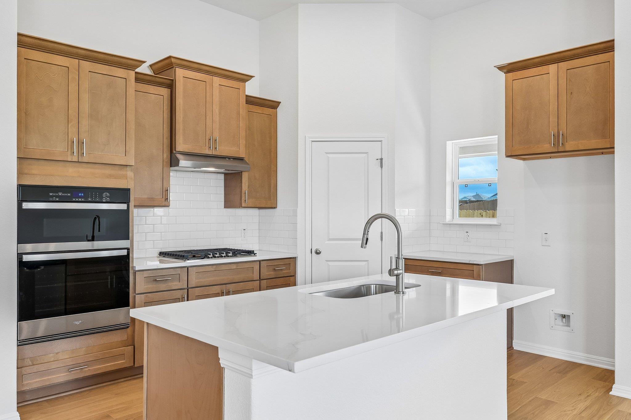 471 Young St Property Photo 3