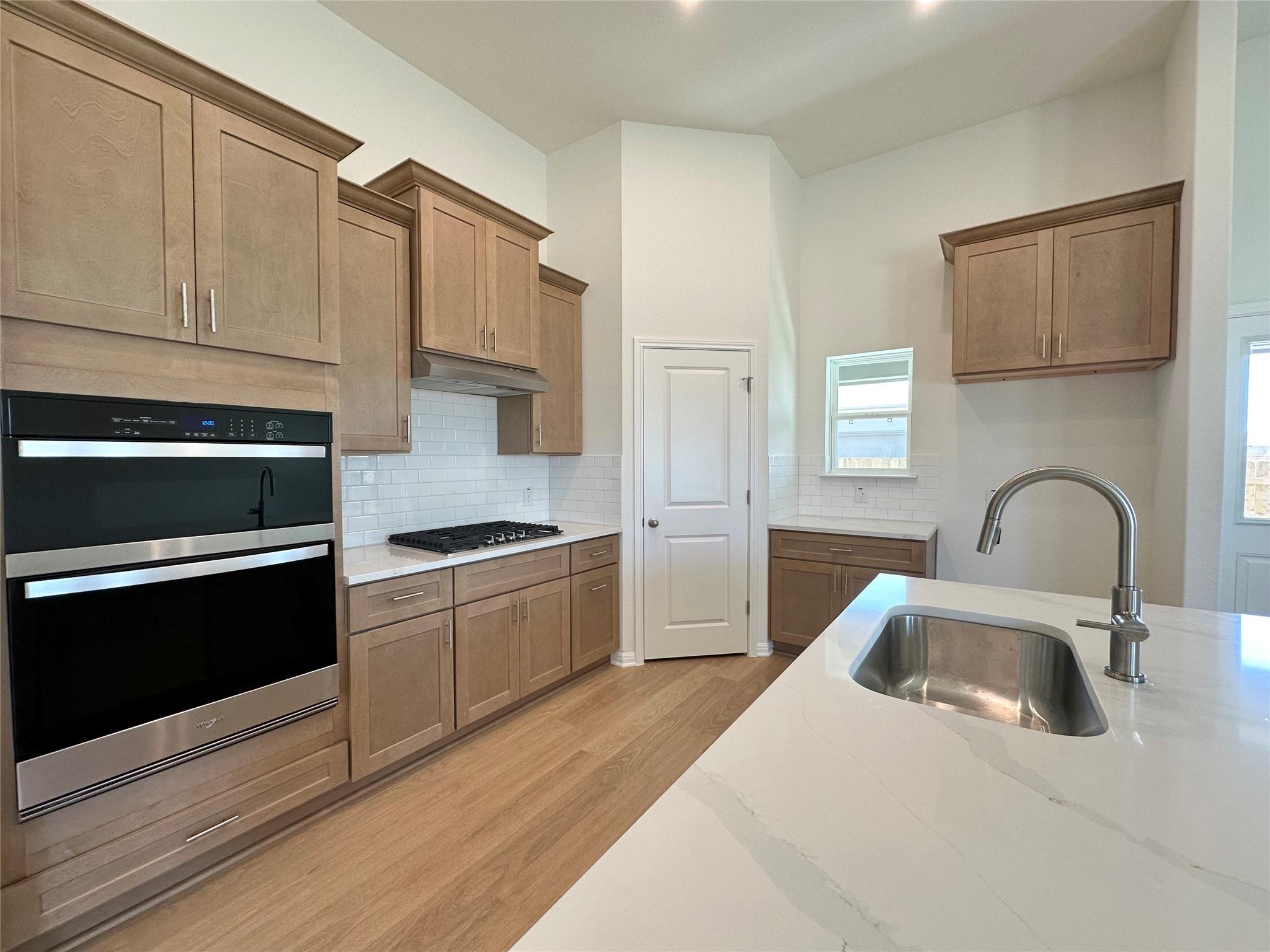471 Young St Property Photo 4