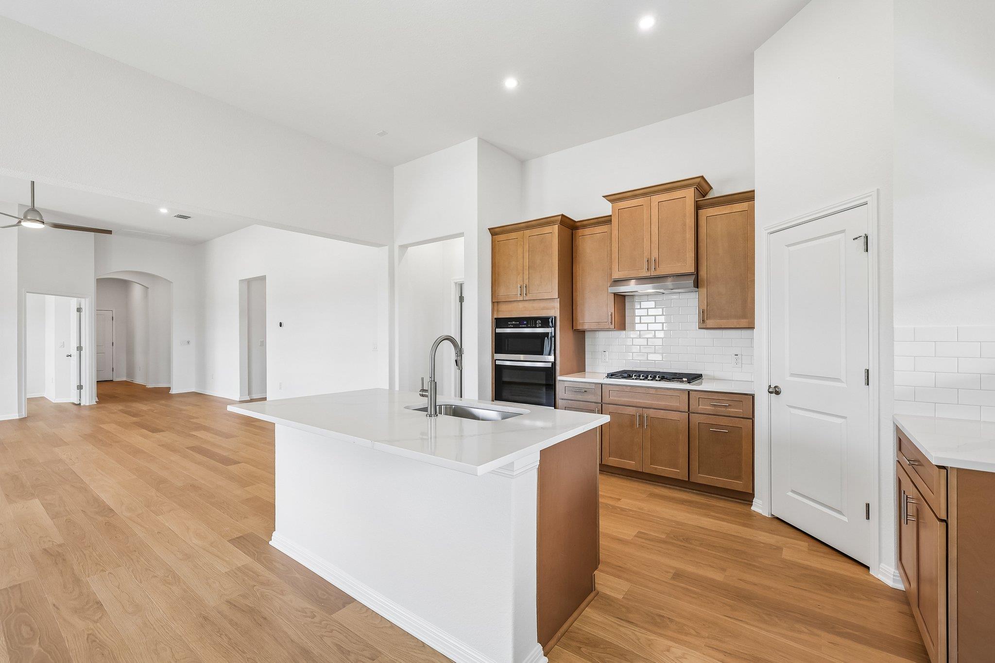 471 Young St Property Photo 5