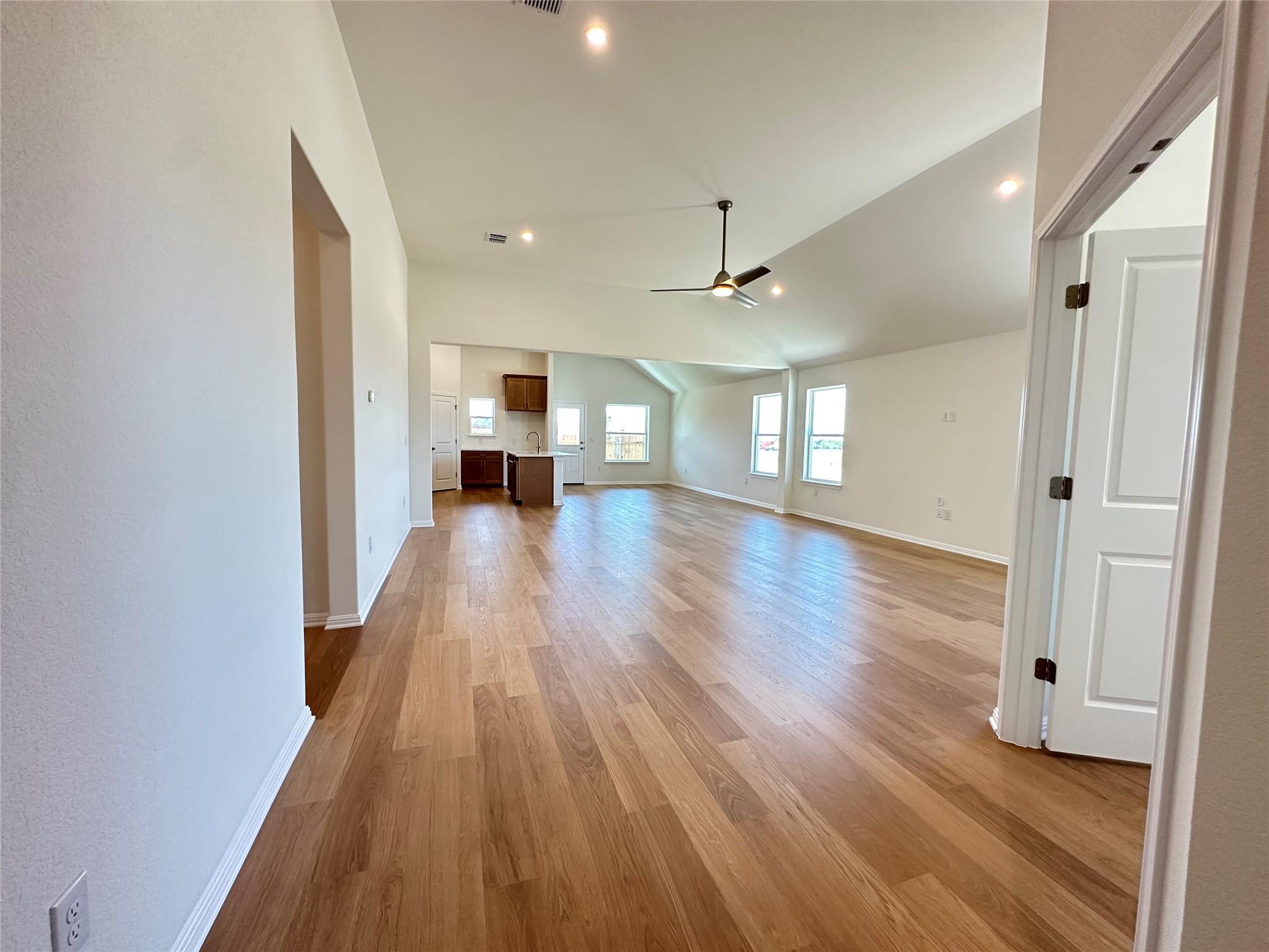 471 Young St Property Photo 6