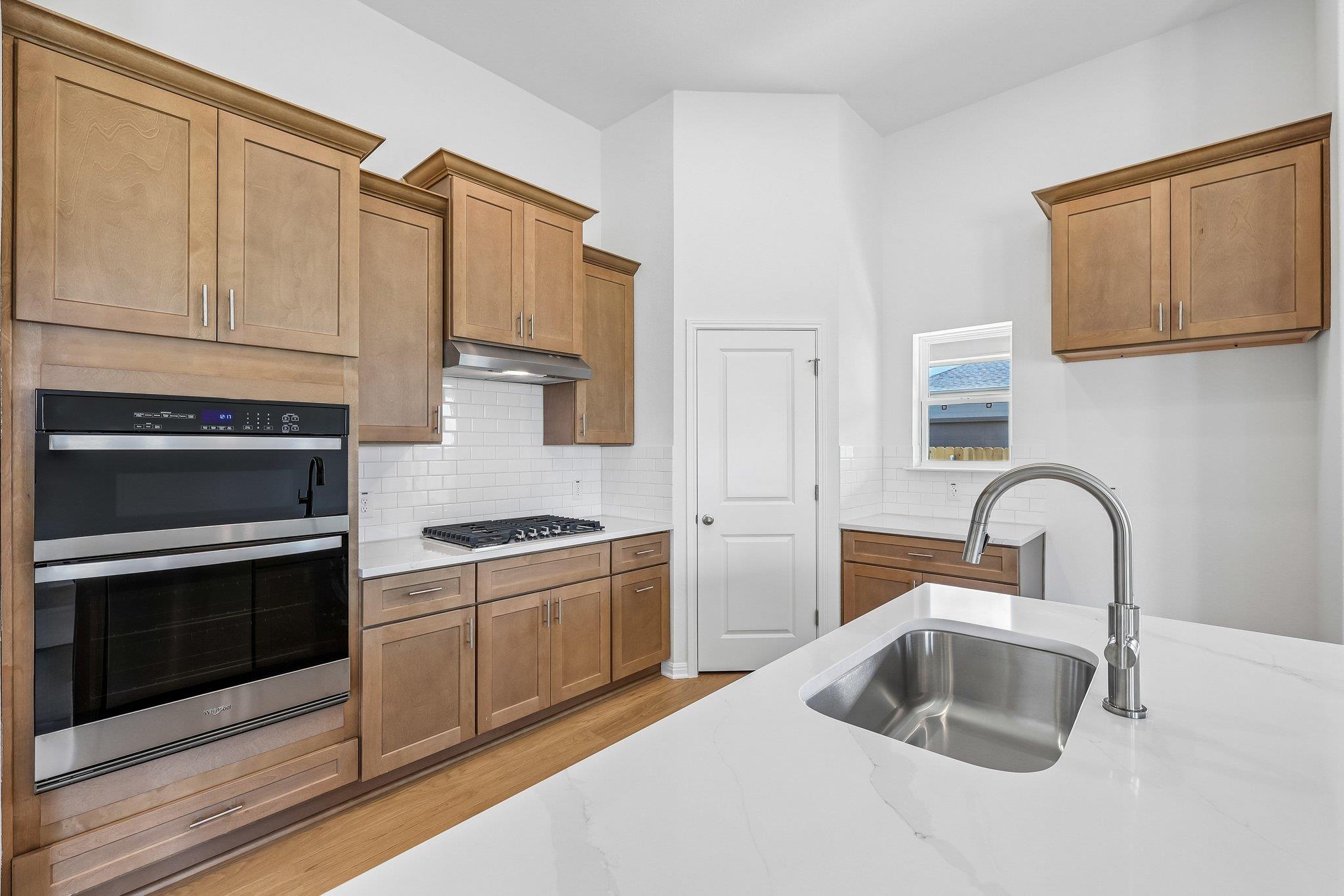471 Young St Property Photo 6