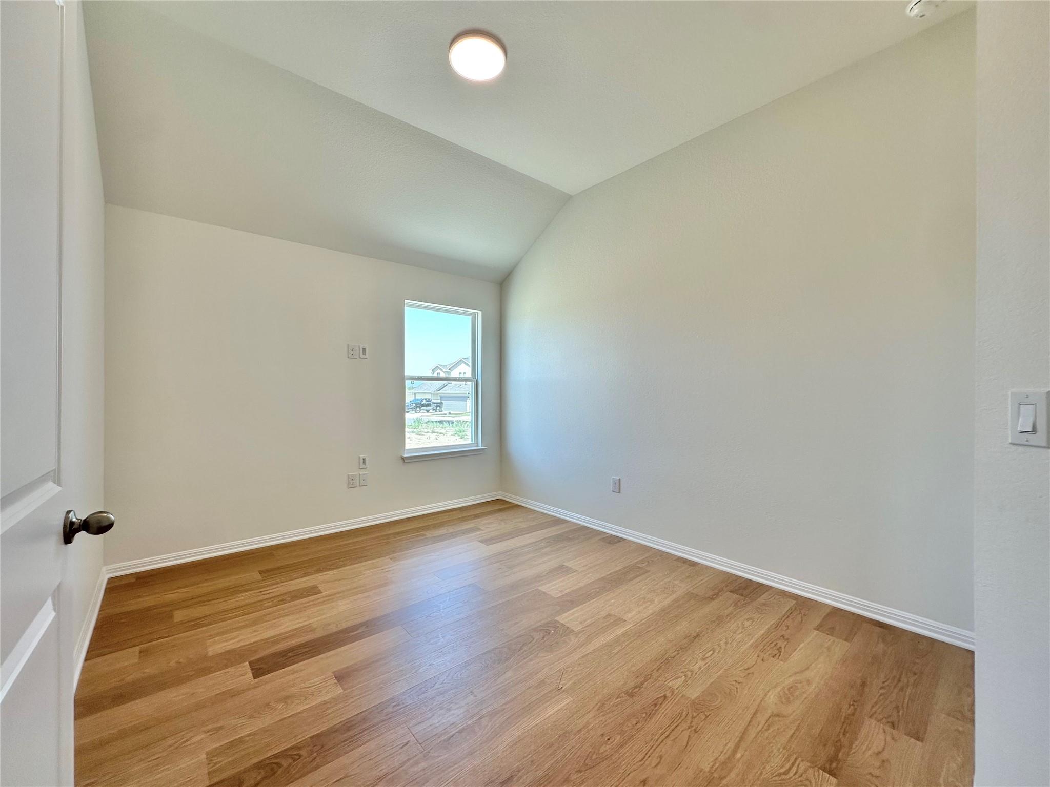 471 Young St Property Photo 9