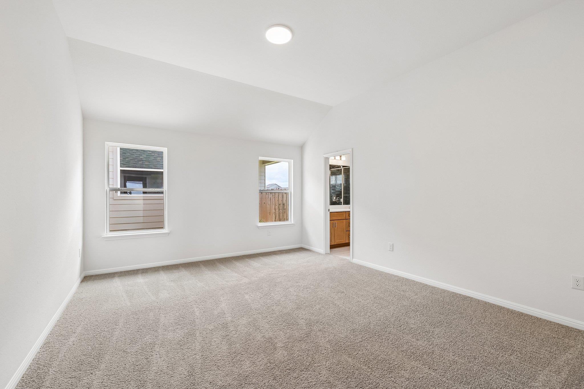 471 Young St Property Photo 9
