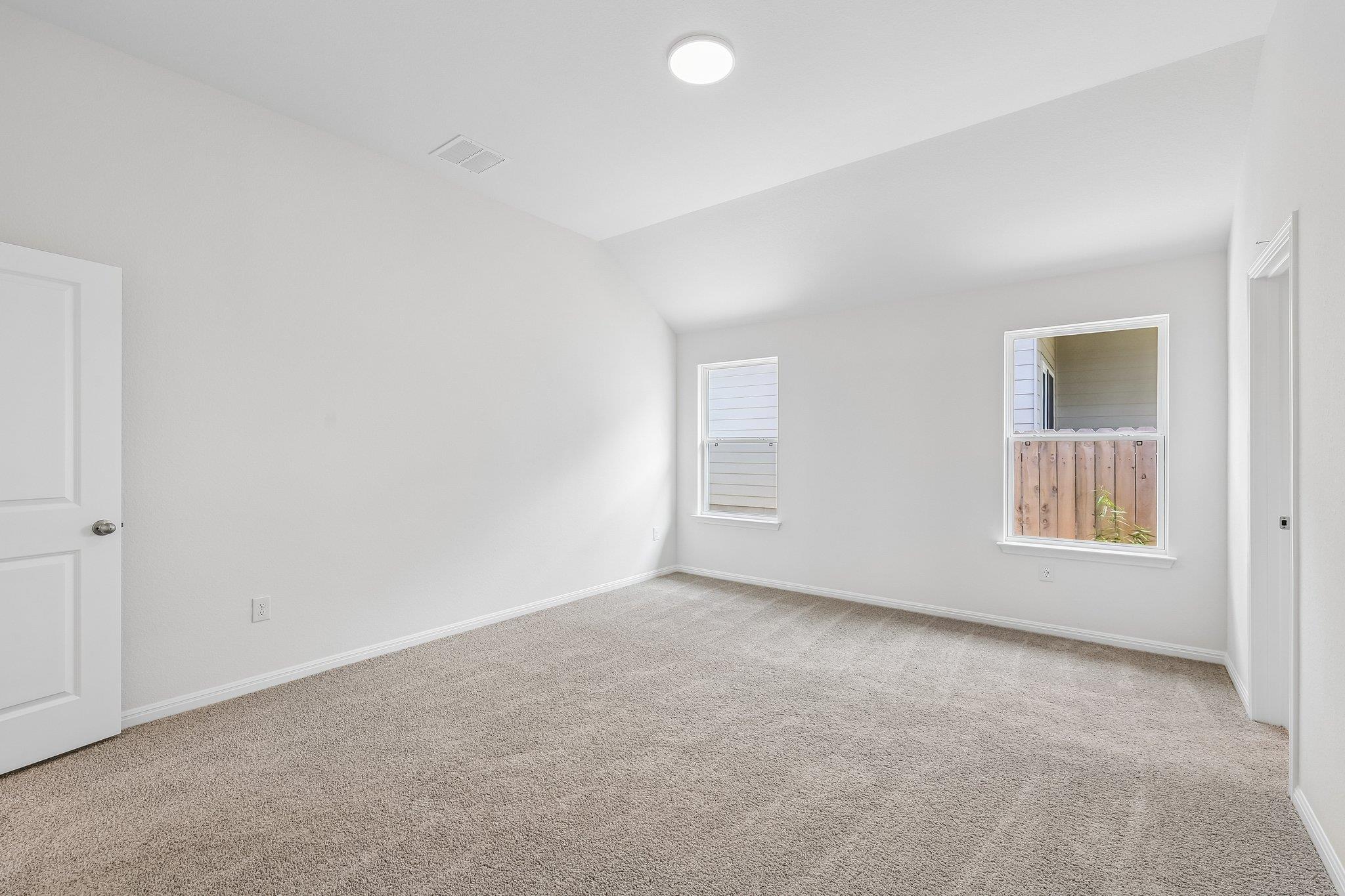 471 Young St Property Photo 12