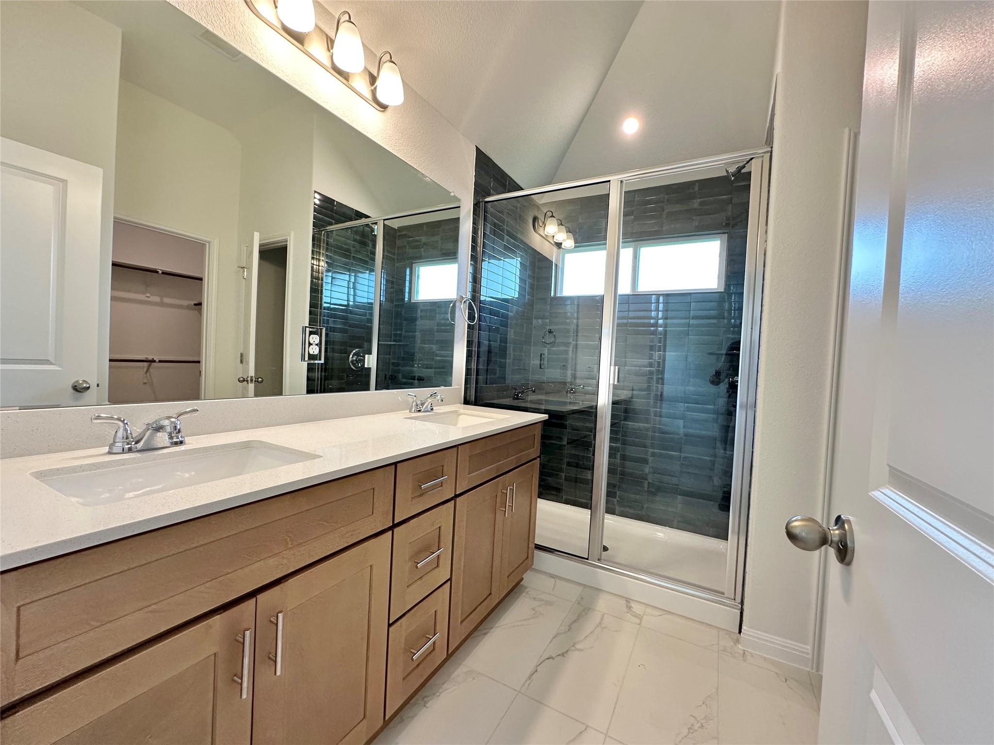 471 Young St Property Photo 13