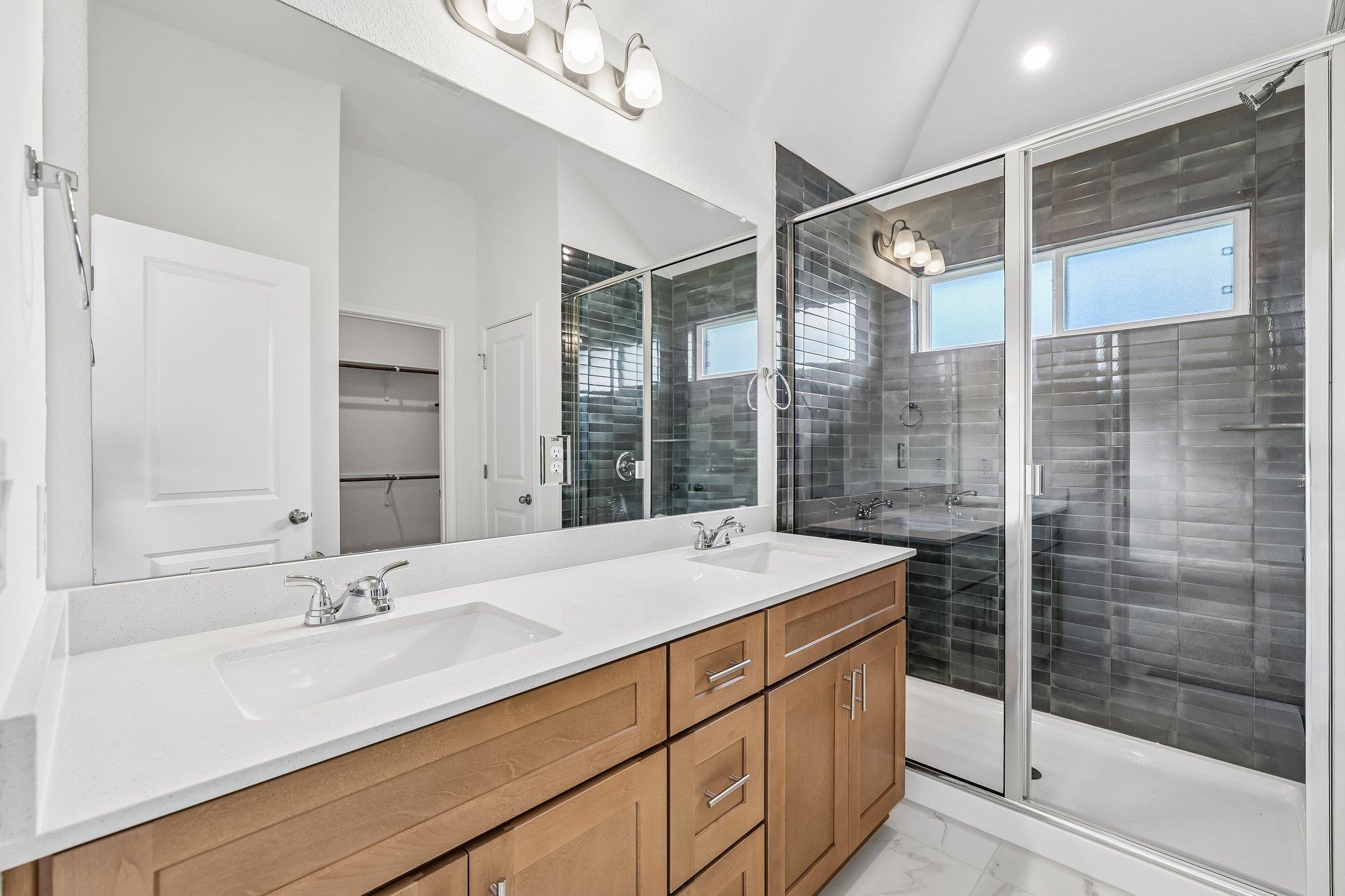 471 Young St Property Photo 13