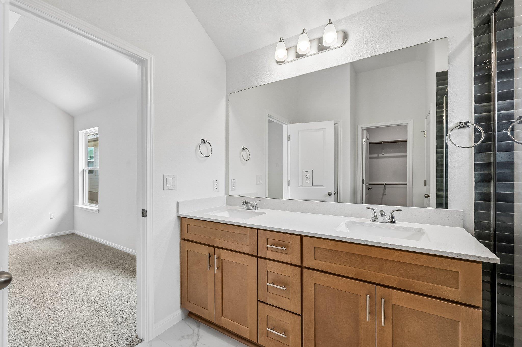 471 Young St Property Photo 14