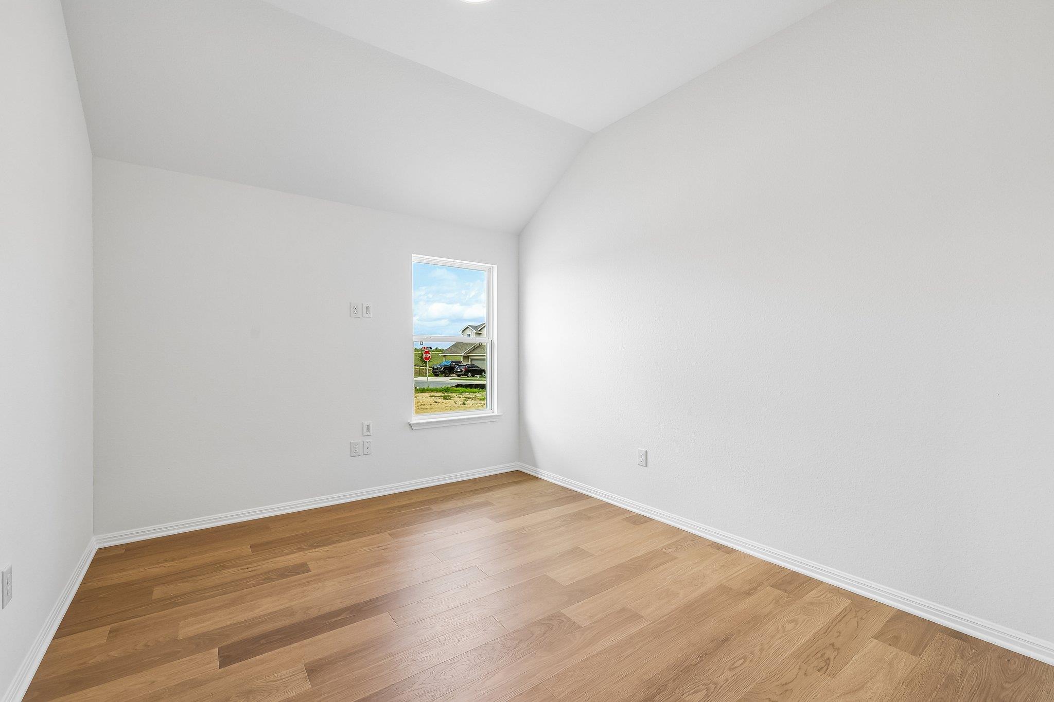 471 Young St Property Photo 19