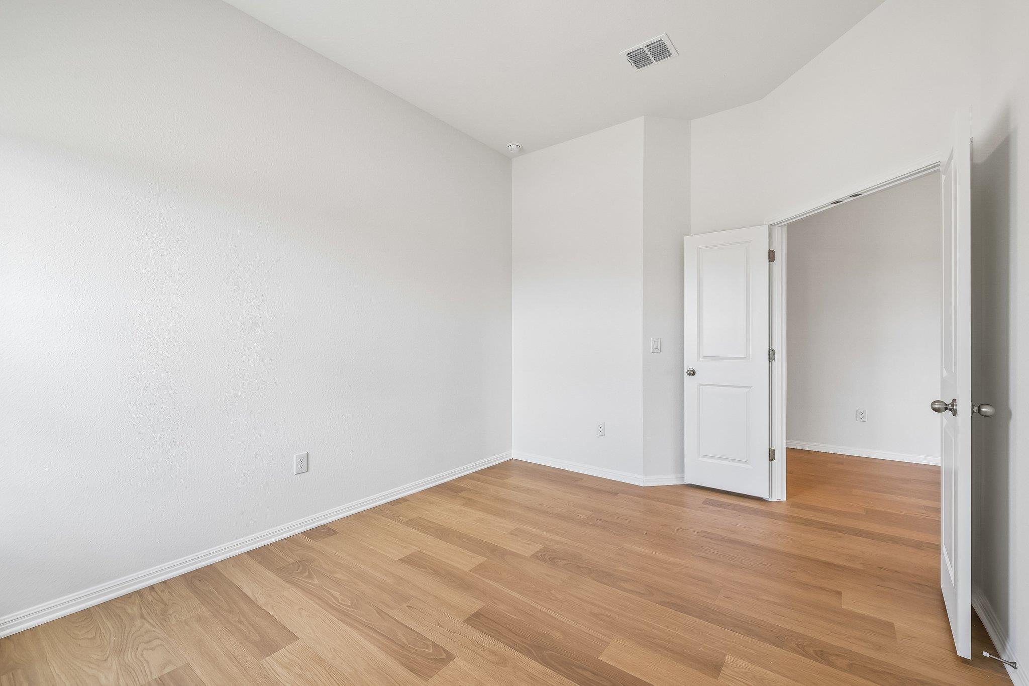 471 Young St Property Photo 20