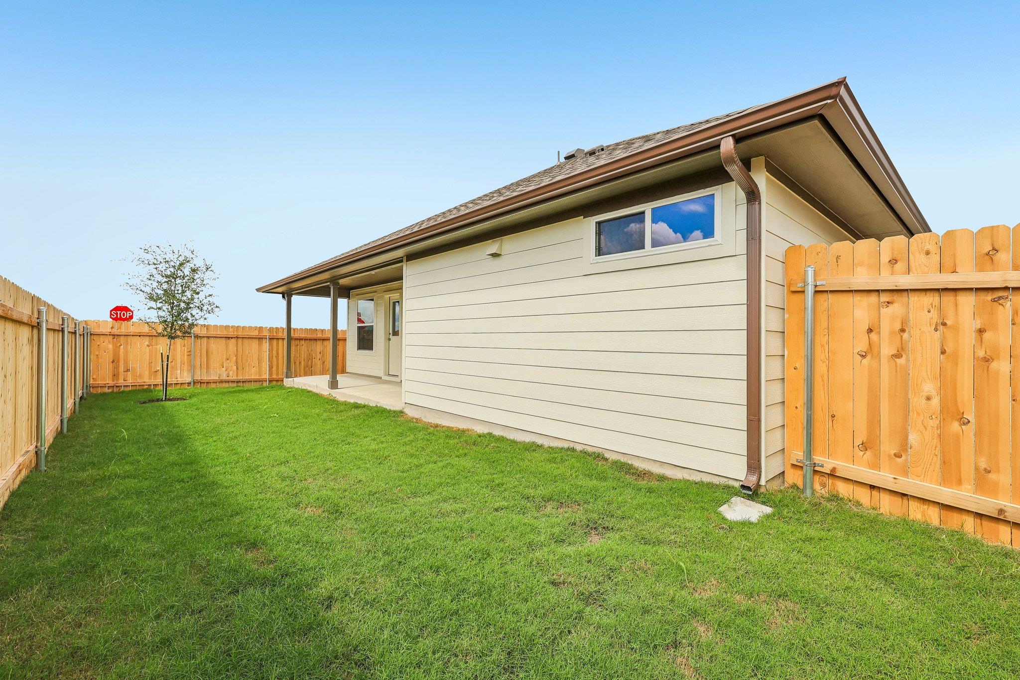 471 Young St Property Photo 29