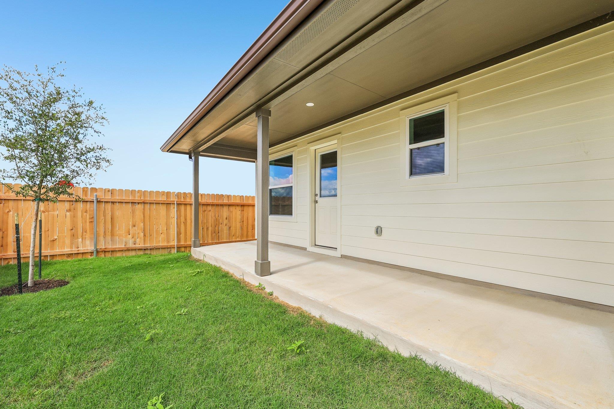 471 Young St Property Photo 31