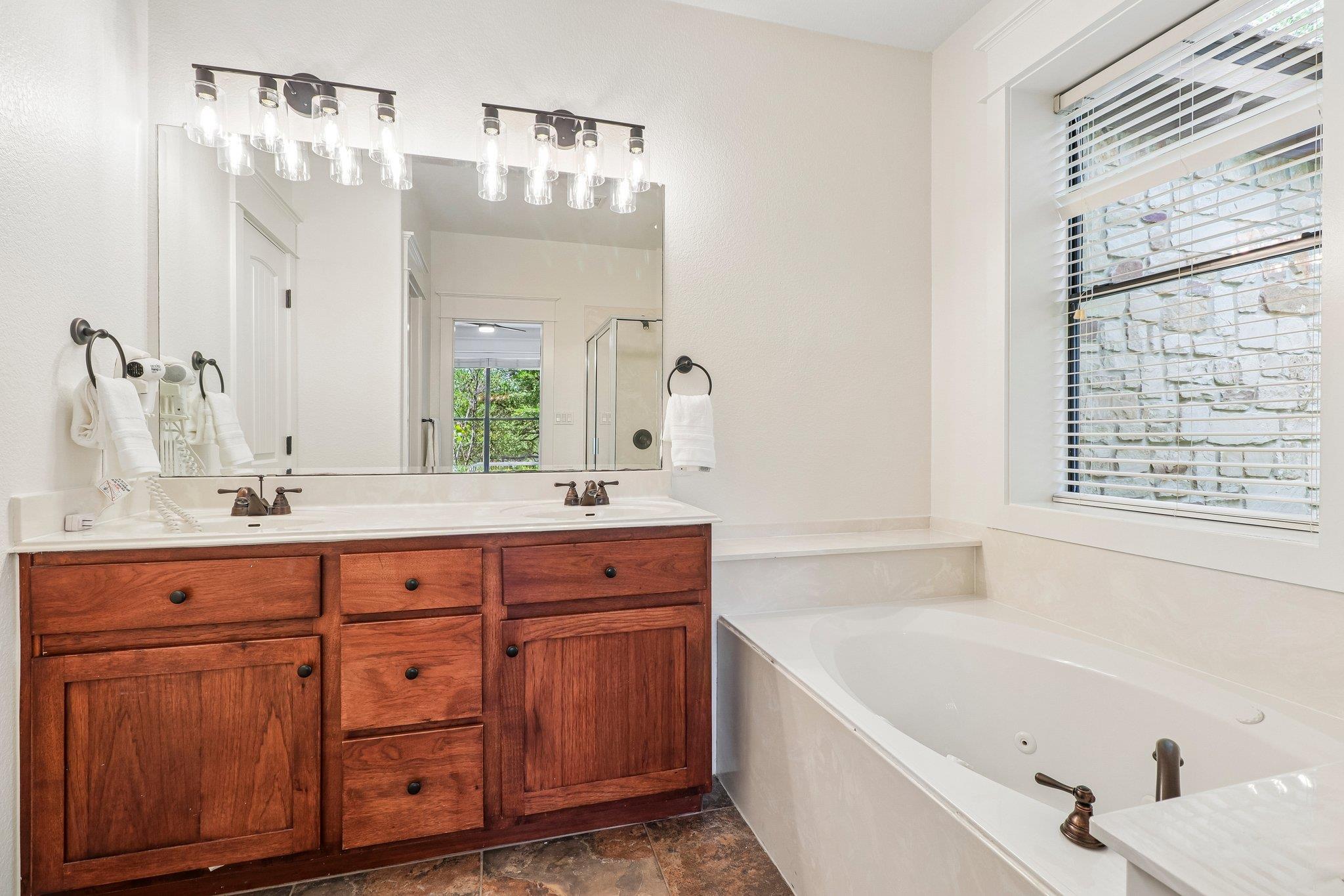 6805 Lantern View Dr Property Photo 6
