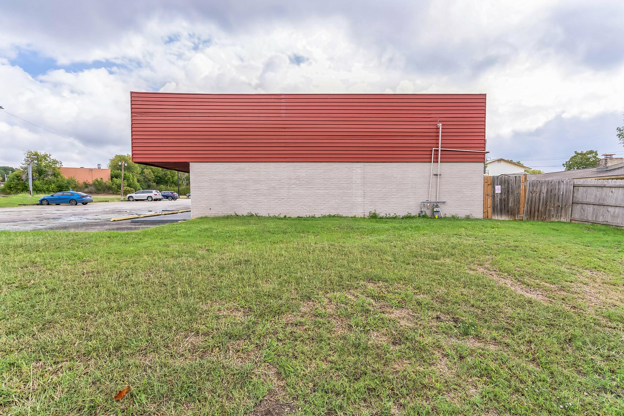 6126 Montgomery Rd Property Photo 3