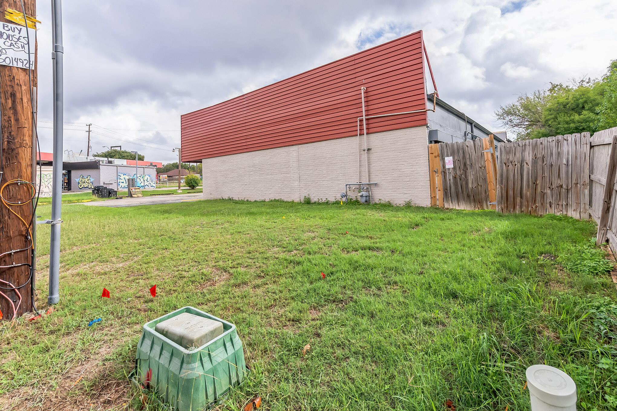 6126 Montgomery Rd Property Photo 4