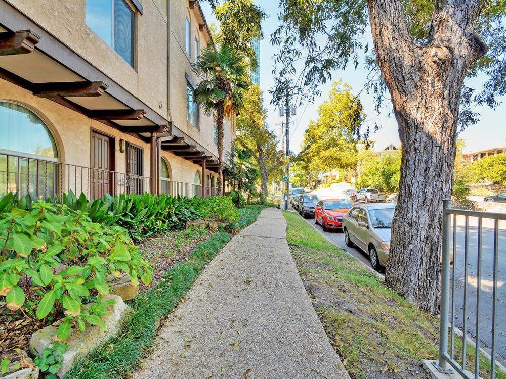 505 W 7th St #202 Property Photo 2