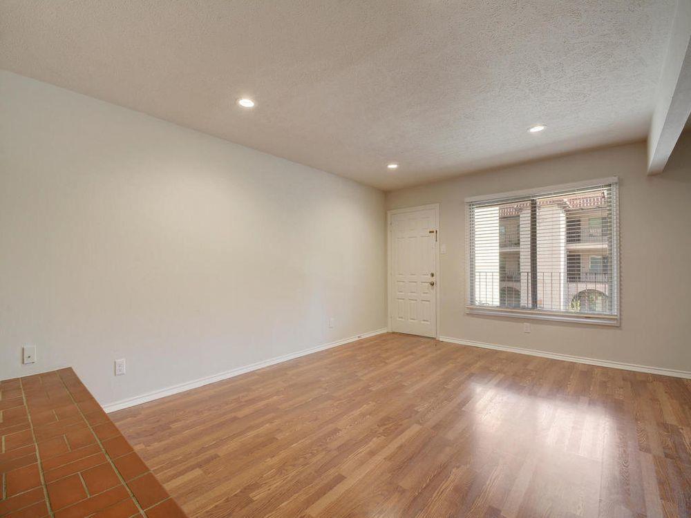 505 W 7th St #202 Property Photo 8