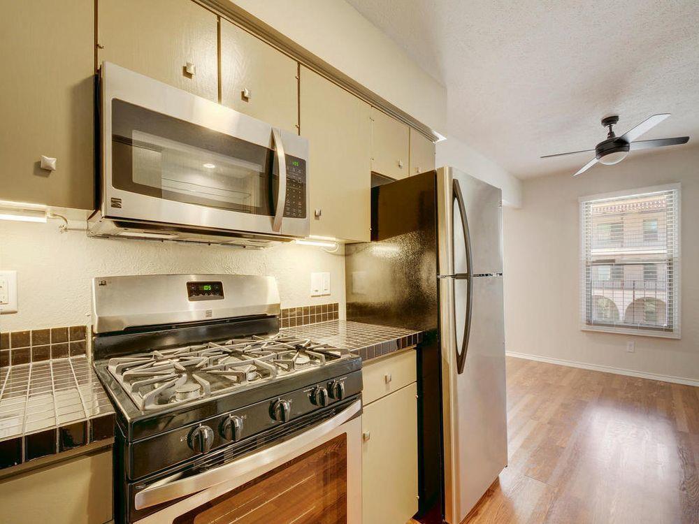 505 W 7th St #202 Property Photo 10