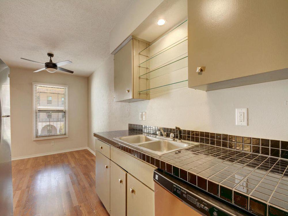 505 W 7th St #202 Property Photo 11