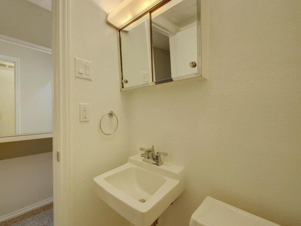 505 W 7th St #202 Property Photo 14