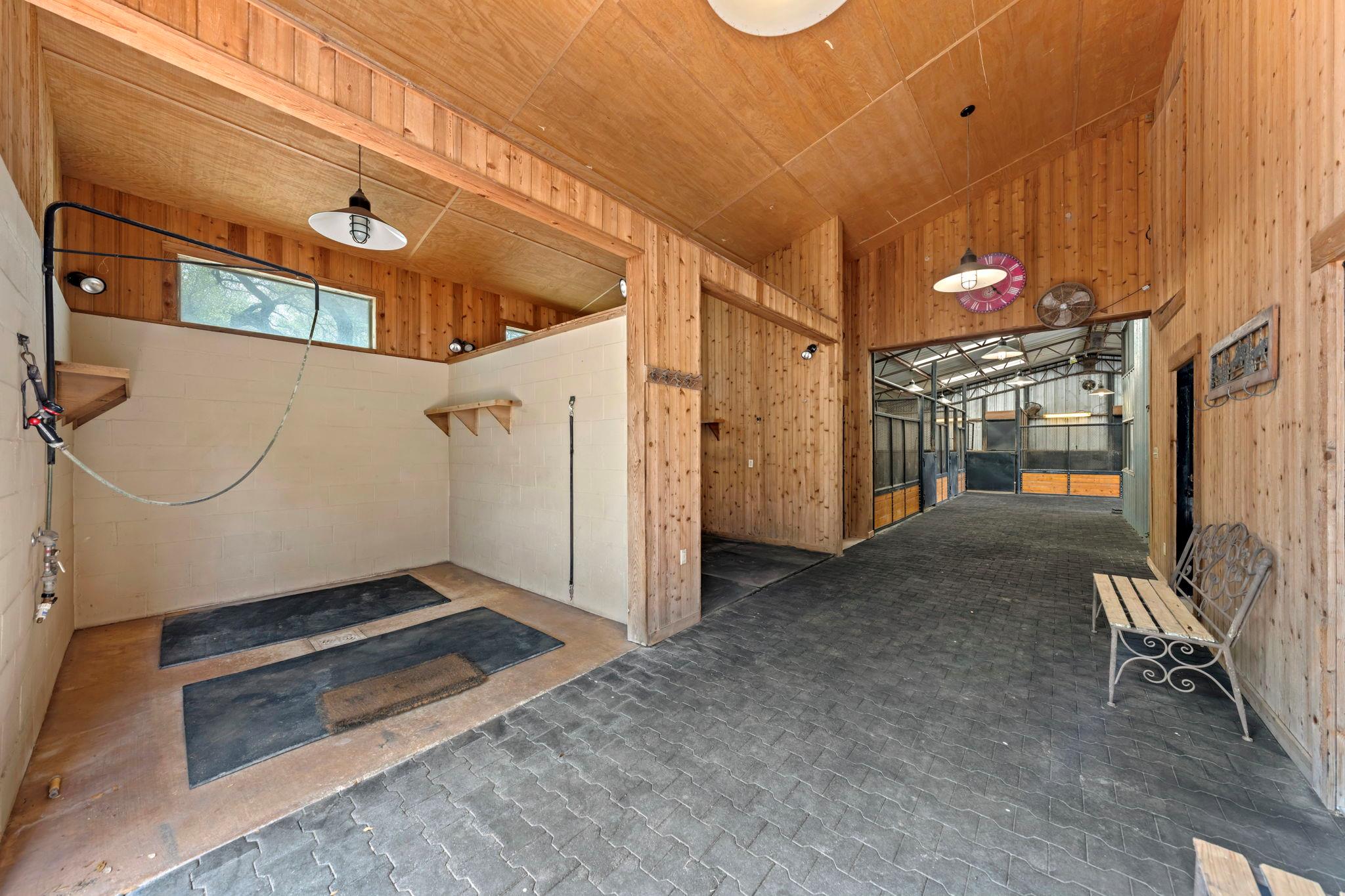 100 Rainbow's End None Property Photo 28