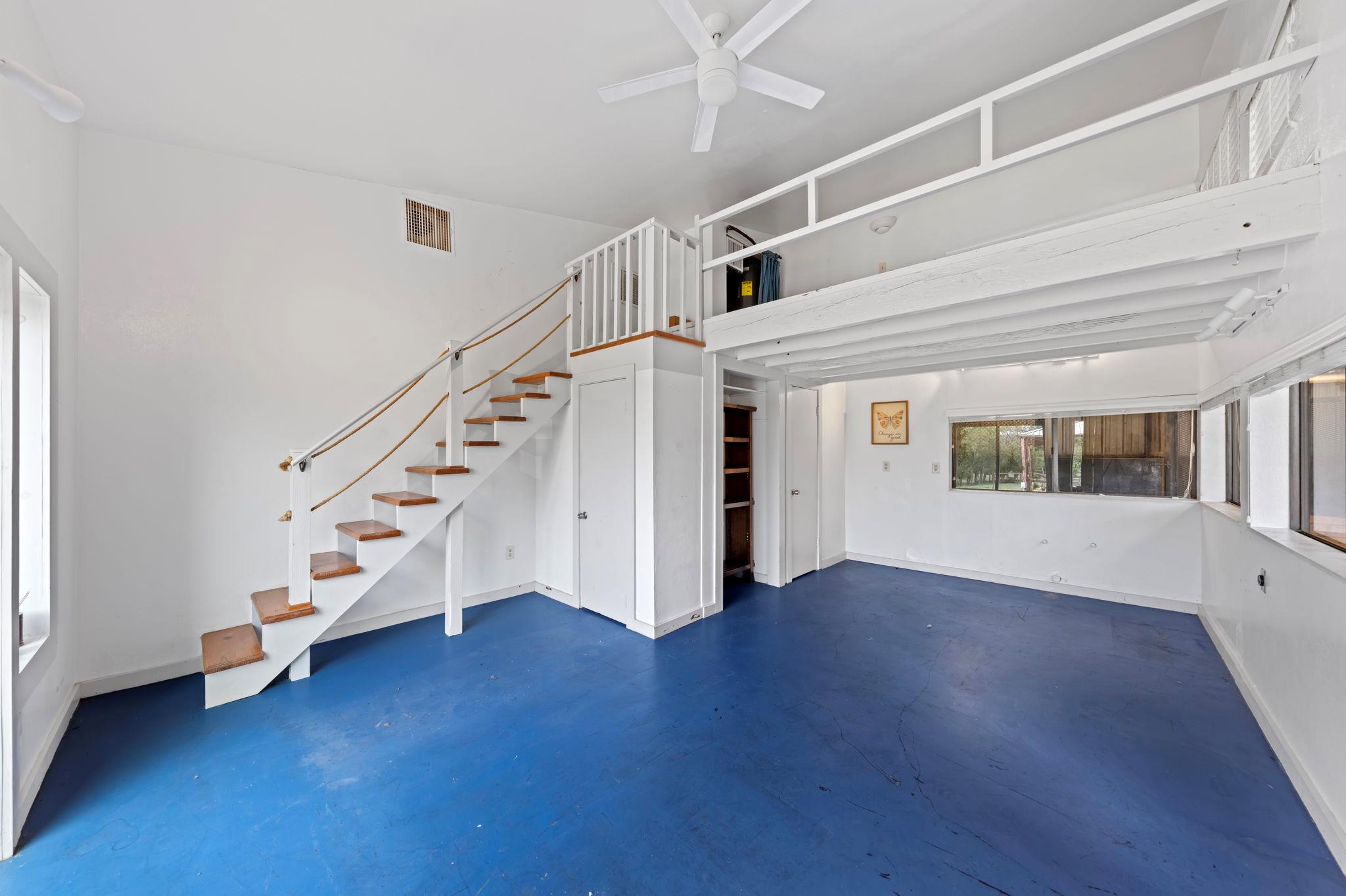100 Rainbow's End None Property Photo 33