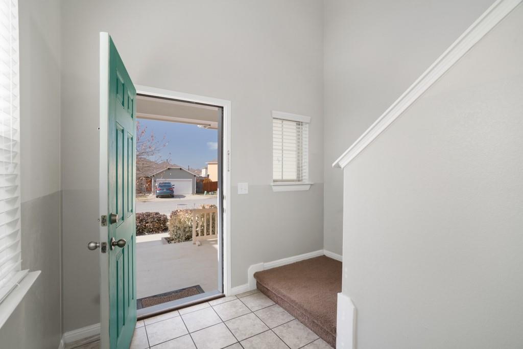 156 Triumph Rd Property Photo 4