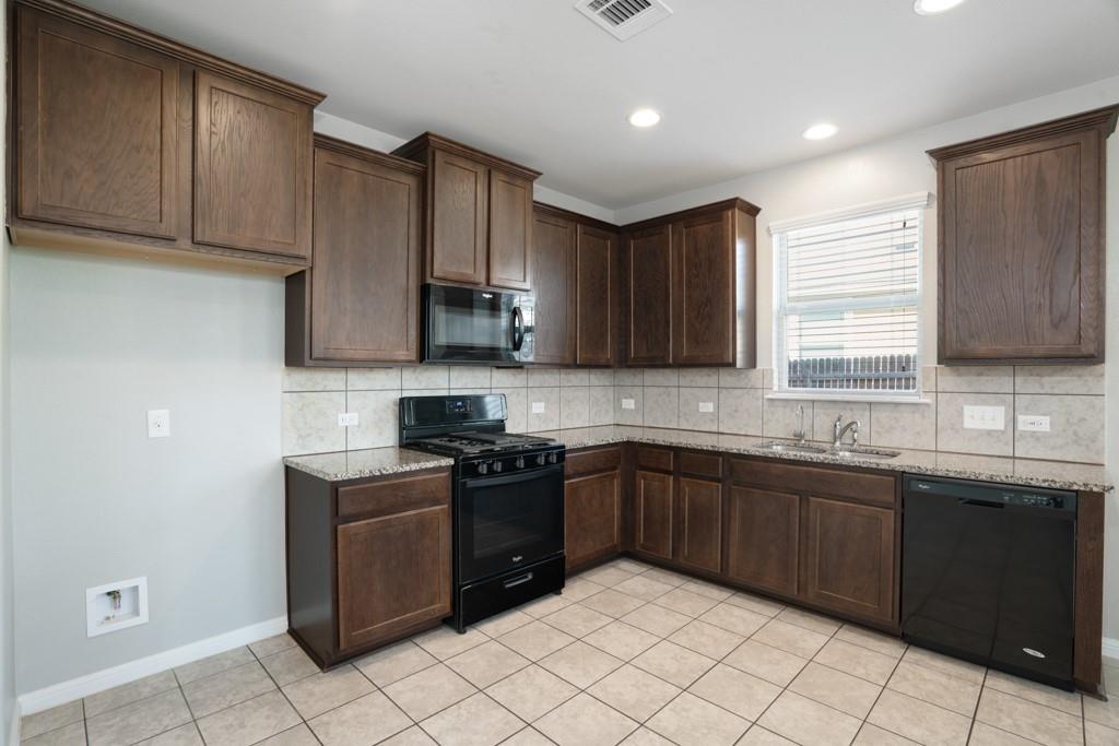 156 Triumph Rd Property Photo 8