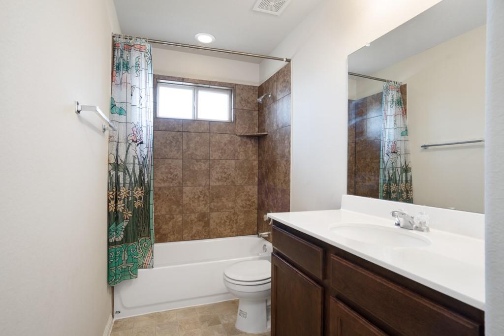 156 Triumph Rd Property Photo 11