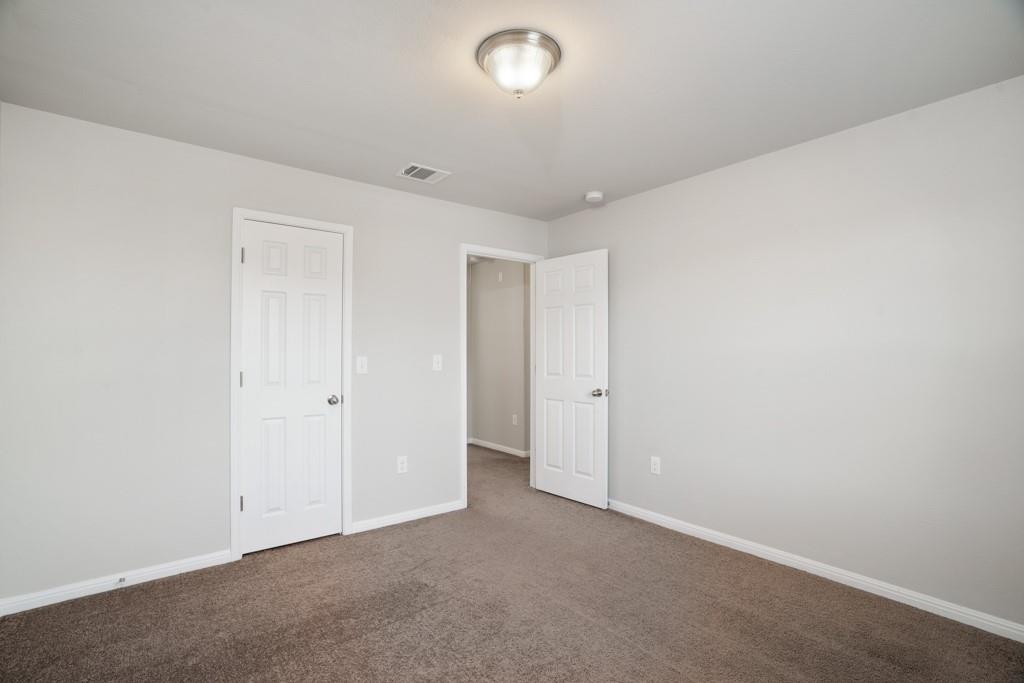 156 Triumph Rd Property Photo 12