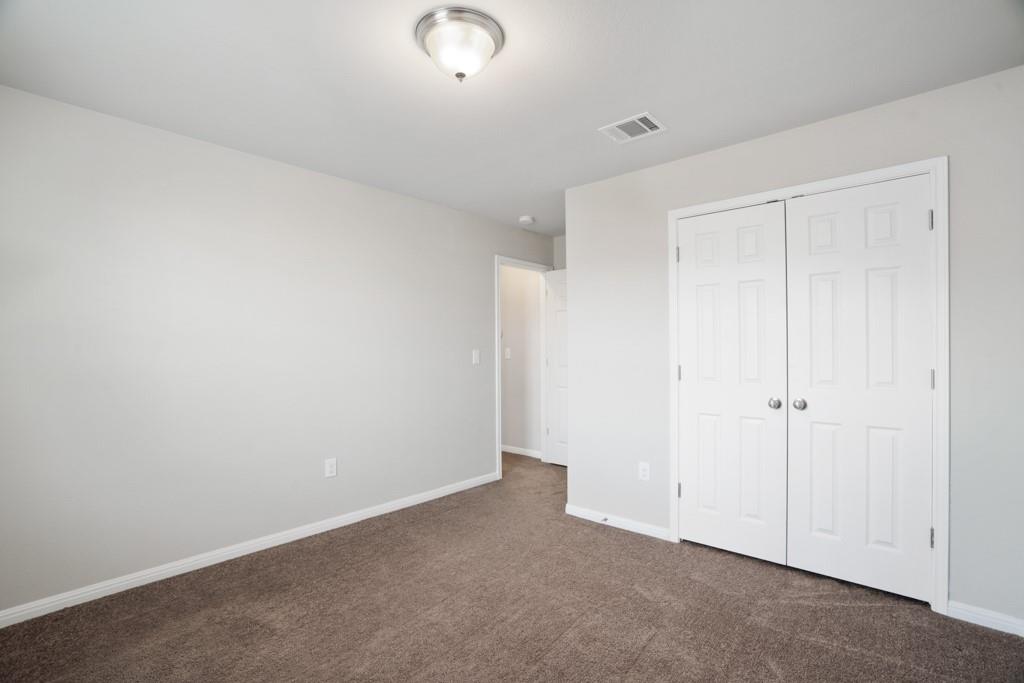 156 Triumph Rd Property Photo 14