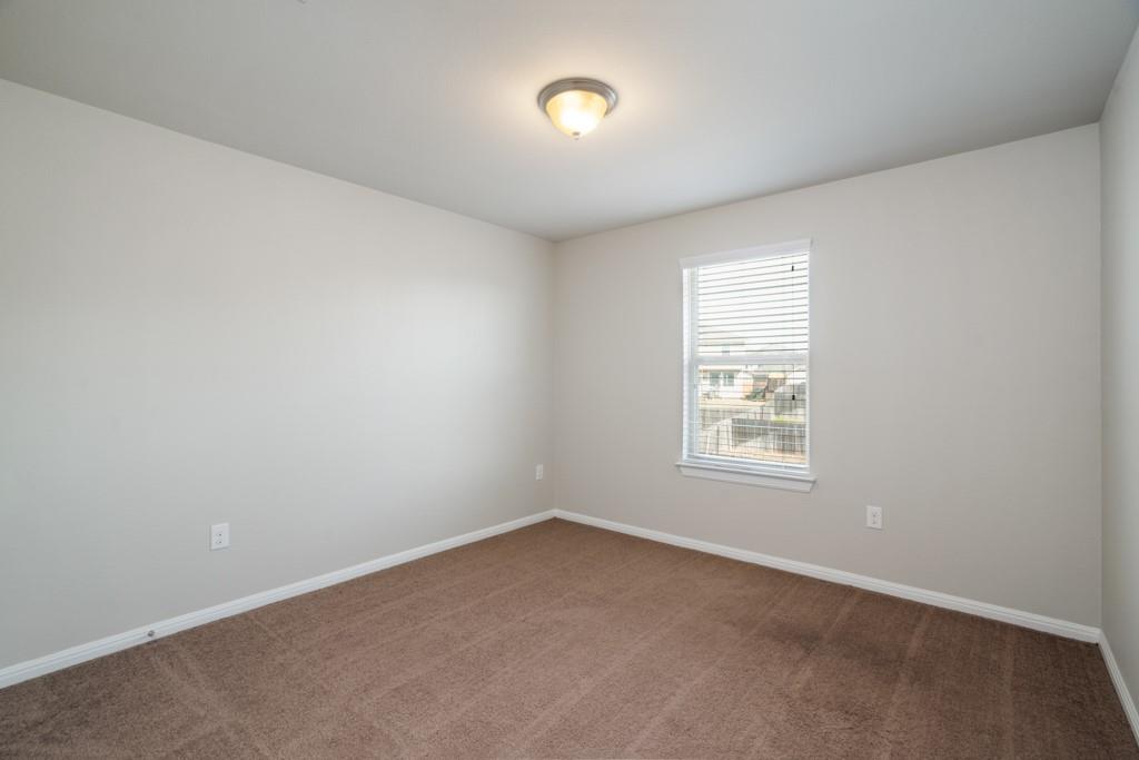 156 Triumph Rd Property Photo 15