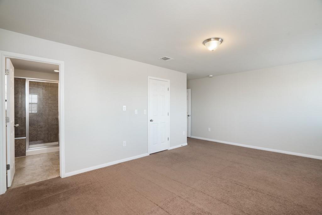 156 Triumph Rd Property Photo 17
