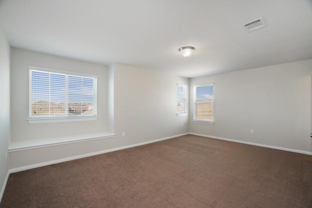 156 Triumph Rd Property Photo 18