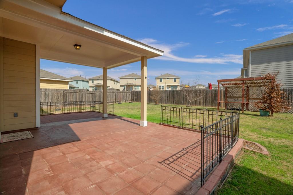 156 Triumph Rd Property Photo 24