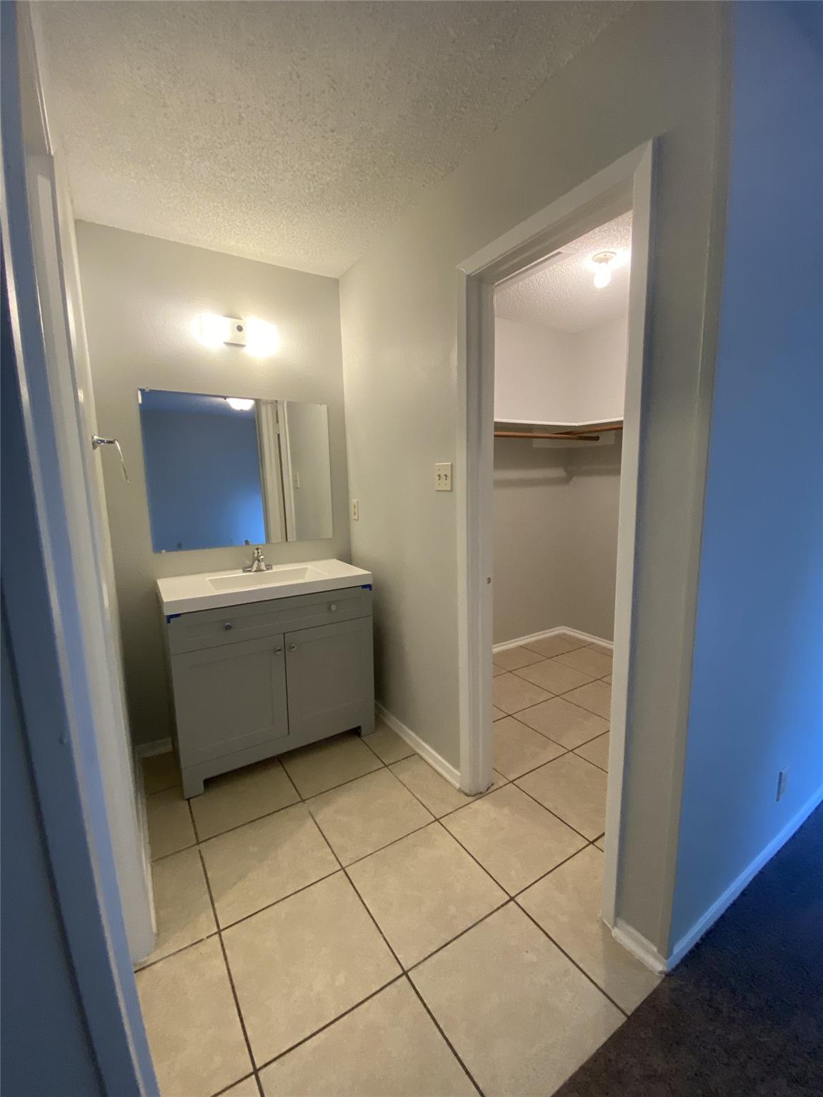 2602 Aftonshire Way #a Property Photo 4