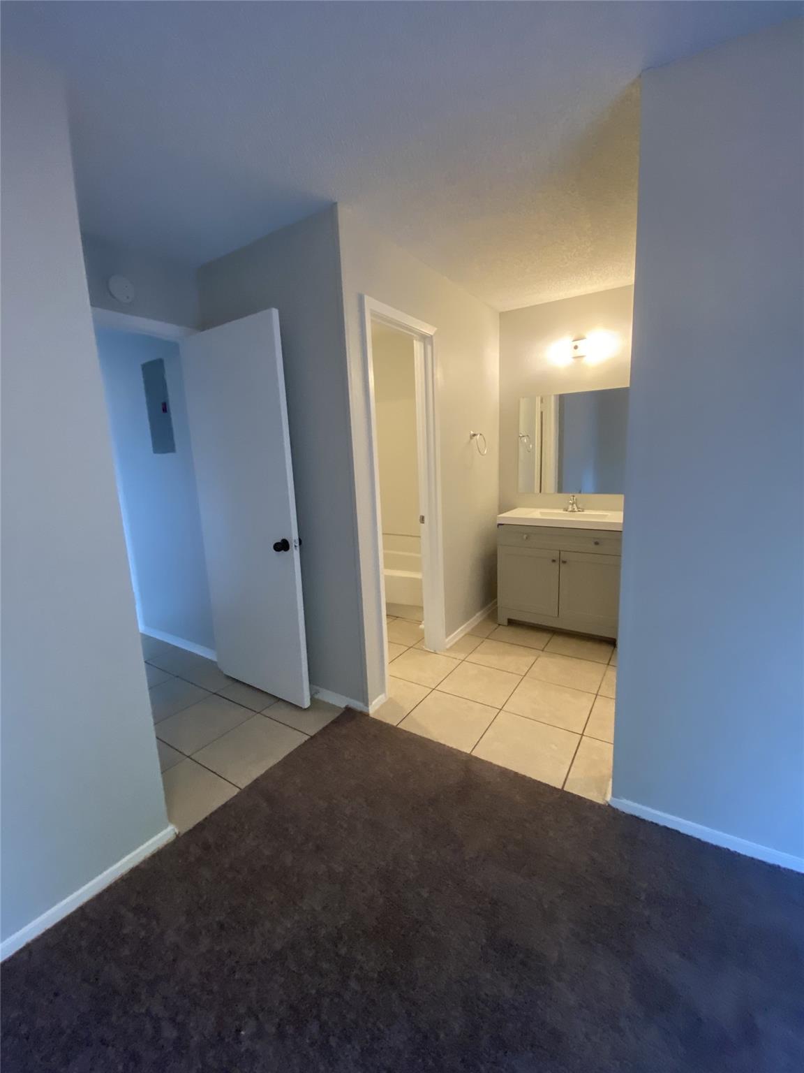 2602 Aftonshire Way #a Property Photo 10