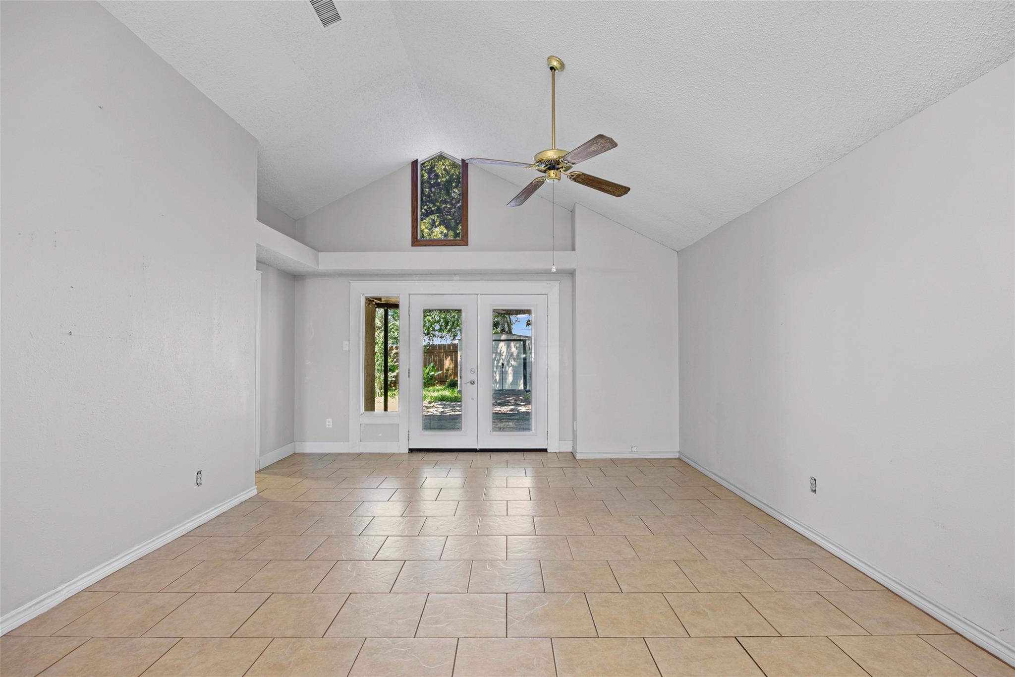 5318 Walnut Grove Dr Property Photo 4