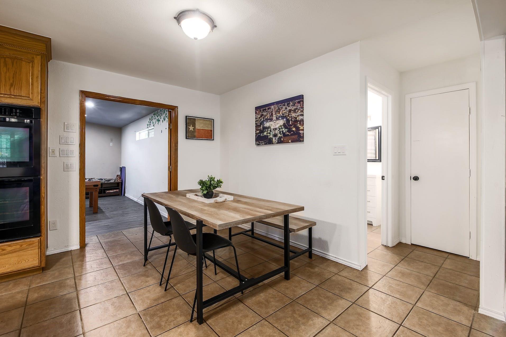 1000 Ledbetter St Property Photo 12