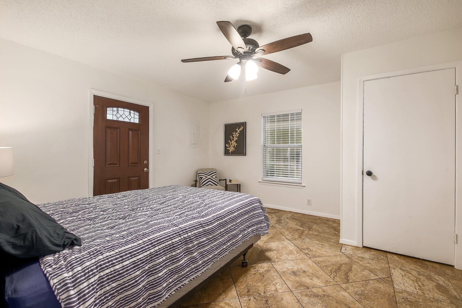 1000 Ledbetter St Property Photo 21