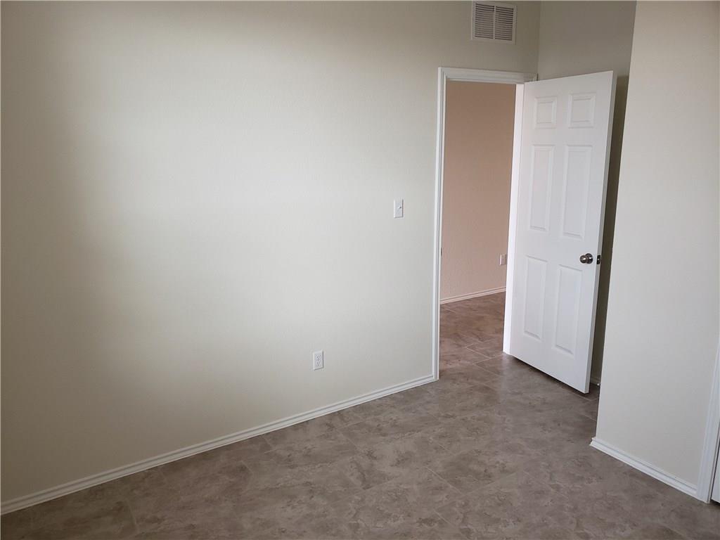 1105 Cliffbrake Way Property Photo 5
