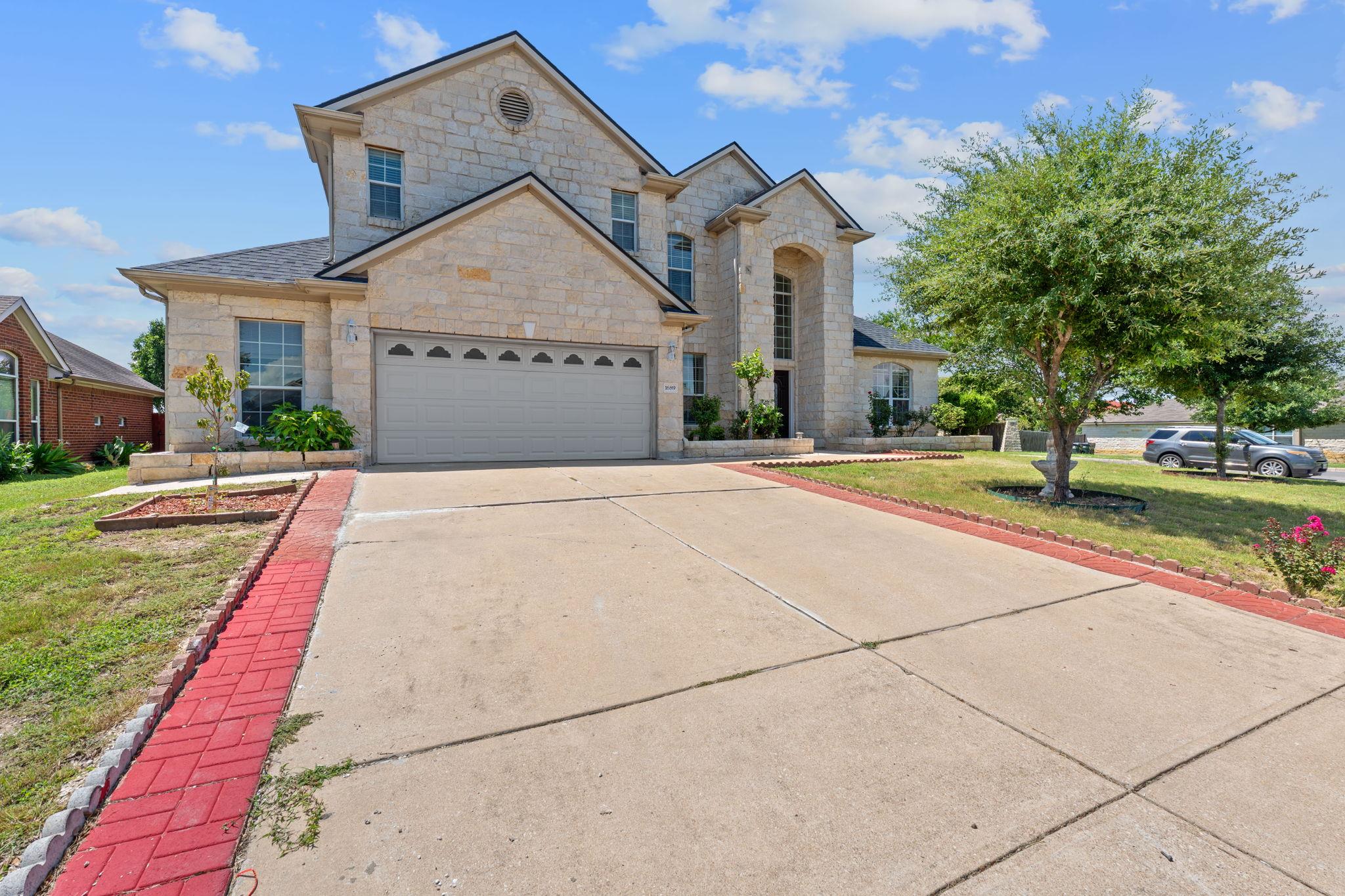 1689 Amberwood Loop