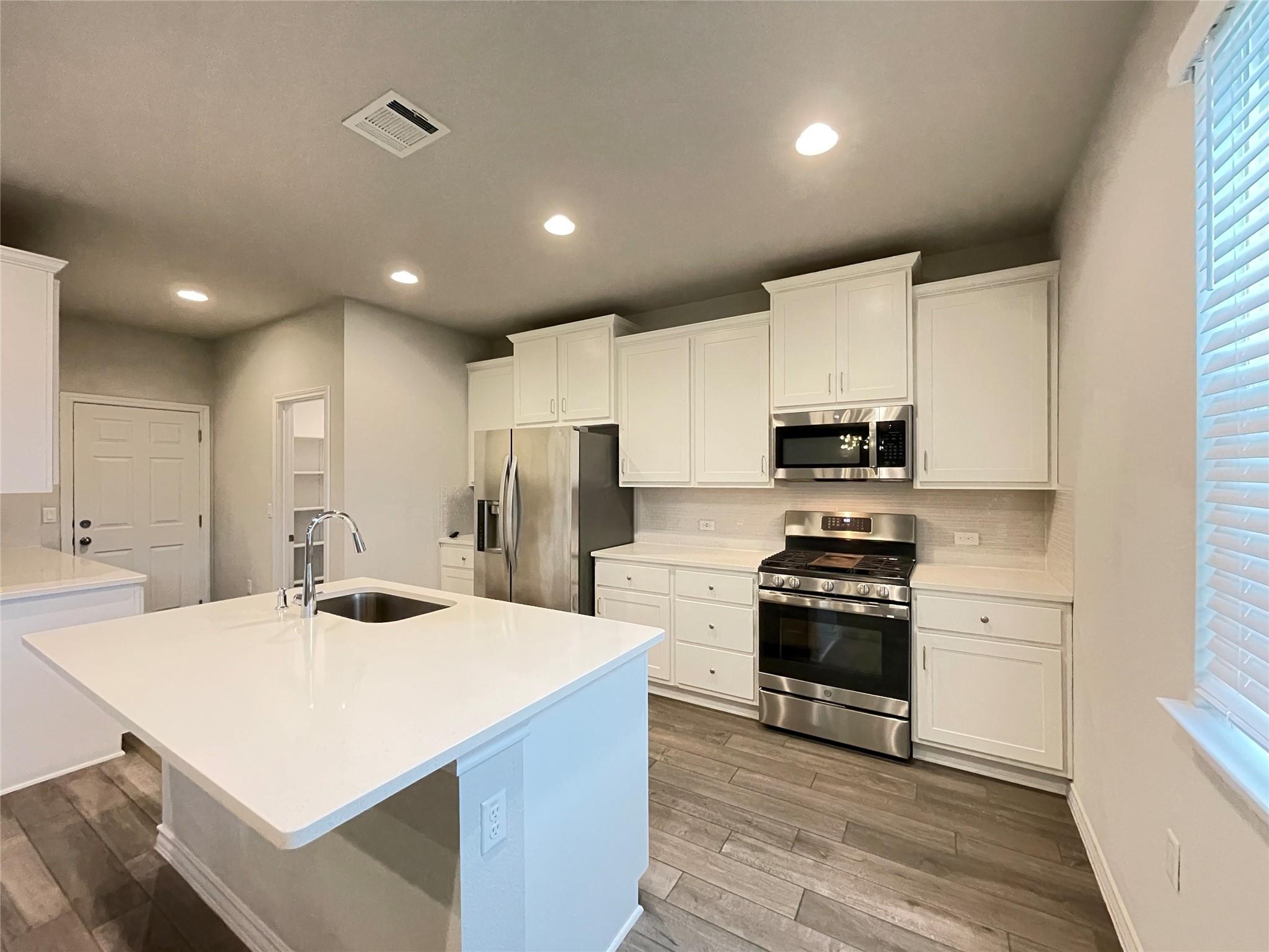 1603 Denesa Dr Property Photo 4