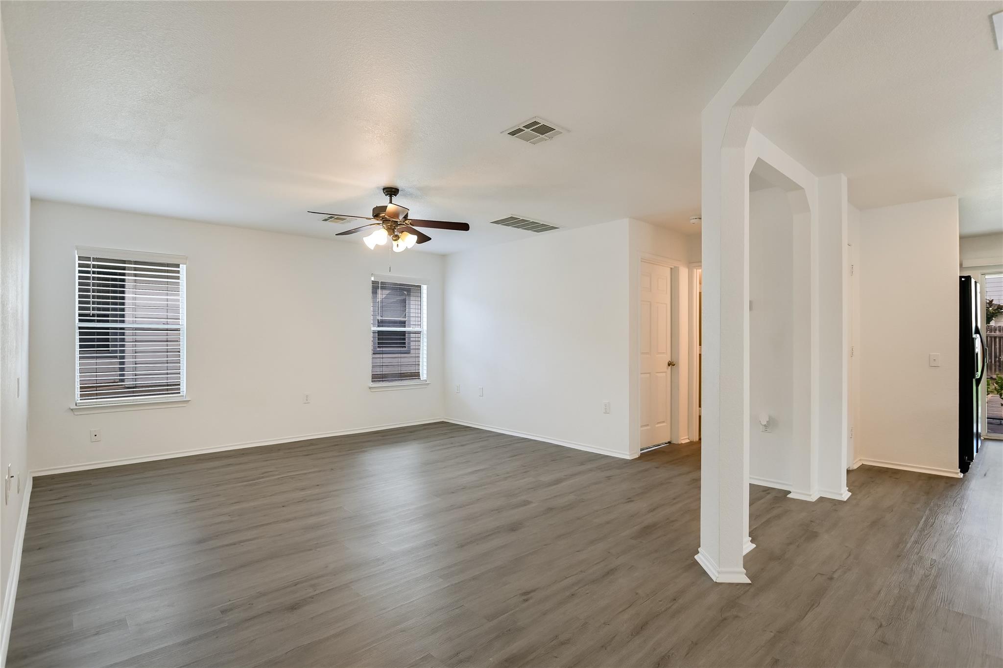 1628 Poppy Seed Ln Property Photo 4
