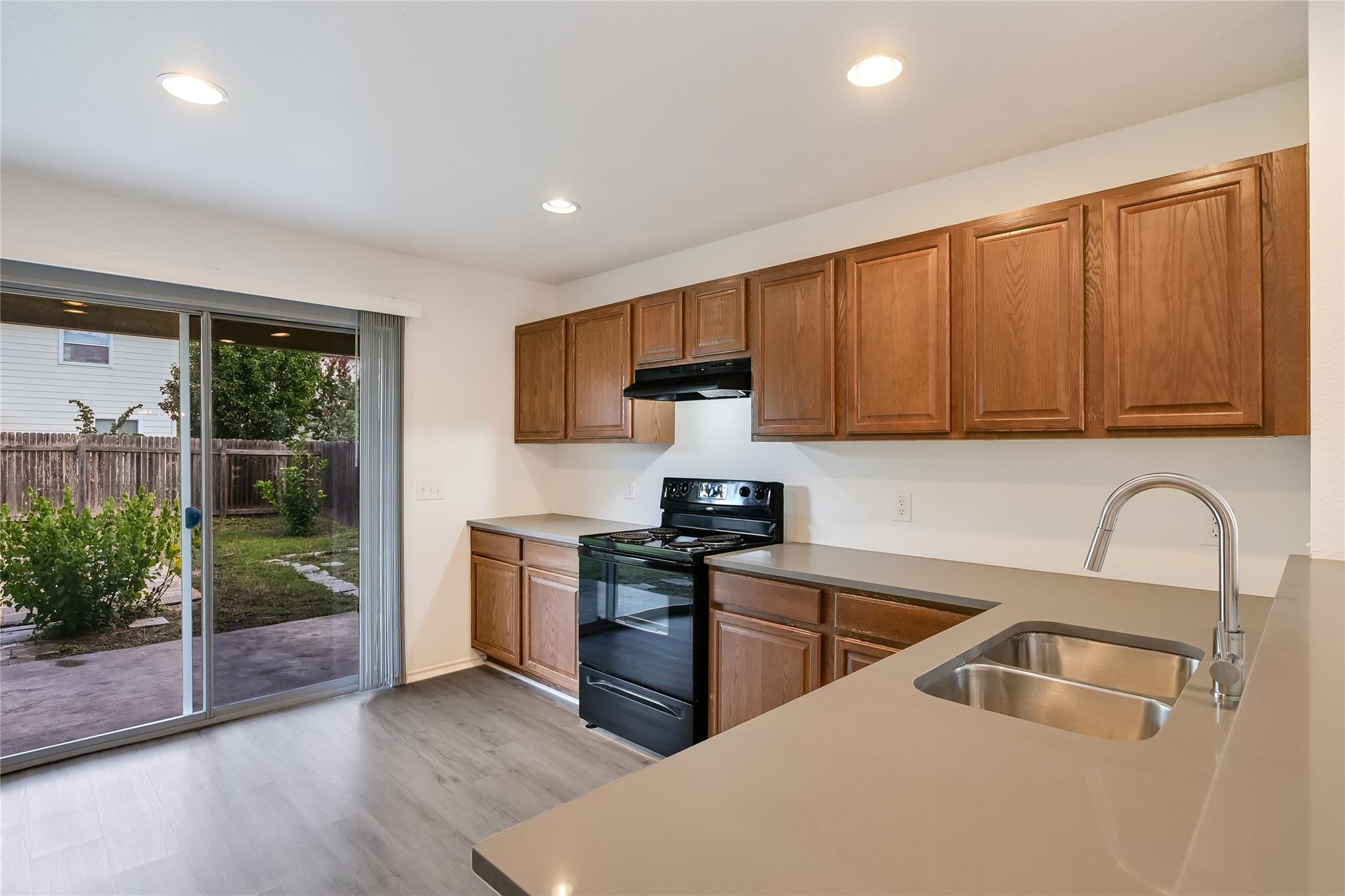 1628 Poppy Seed Ln Property Photo 7