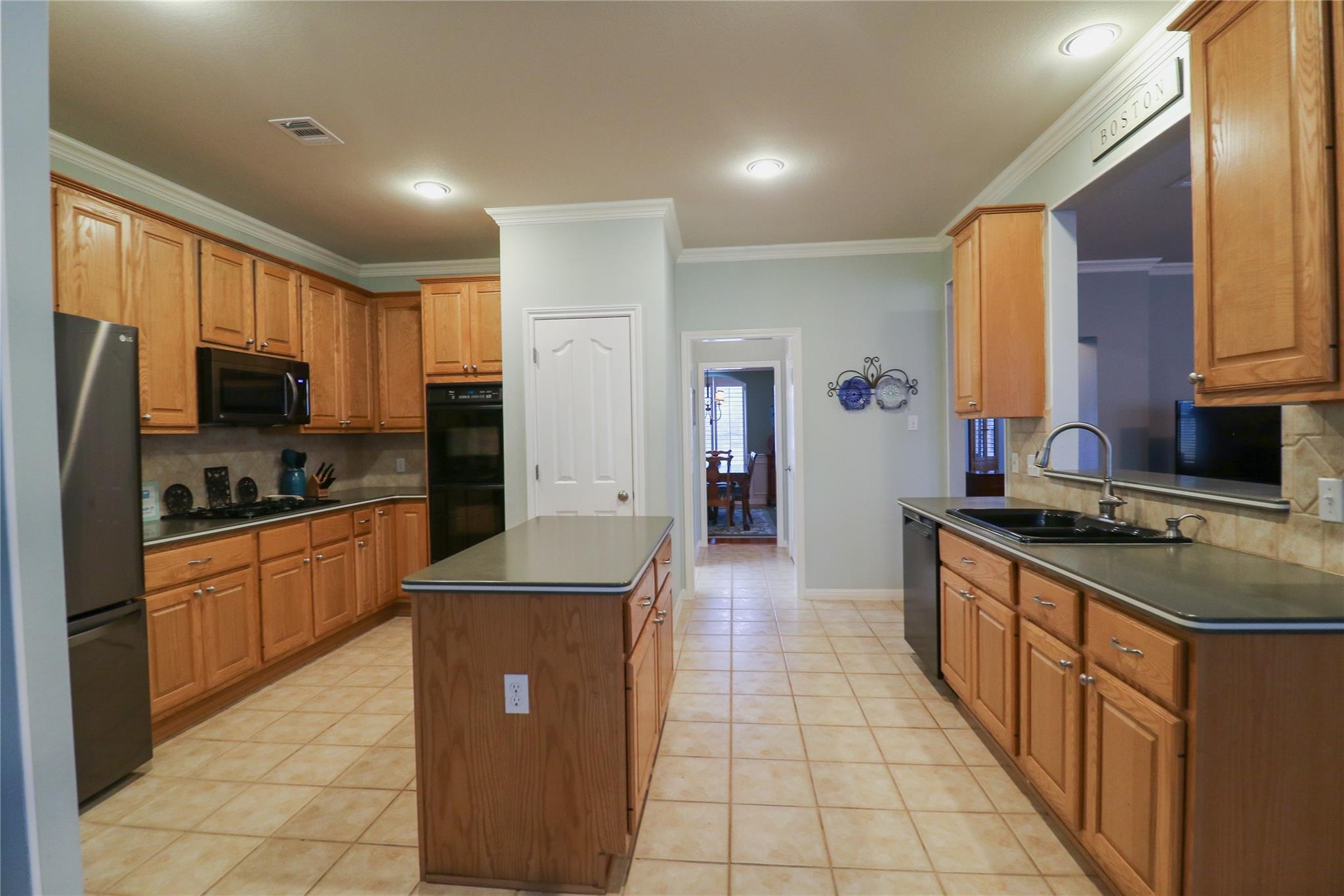 2005 Forest Hill Cv Property Photo 2