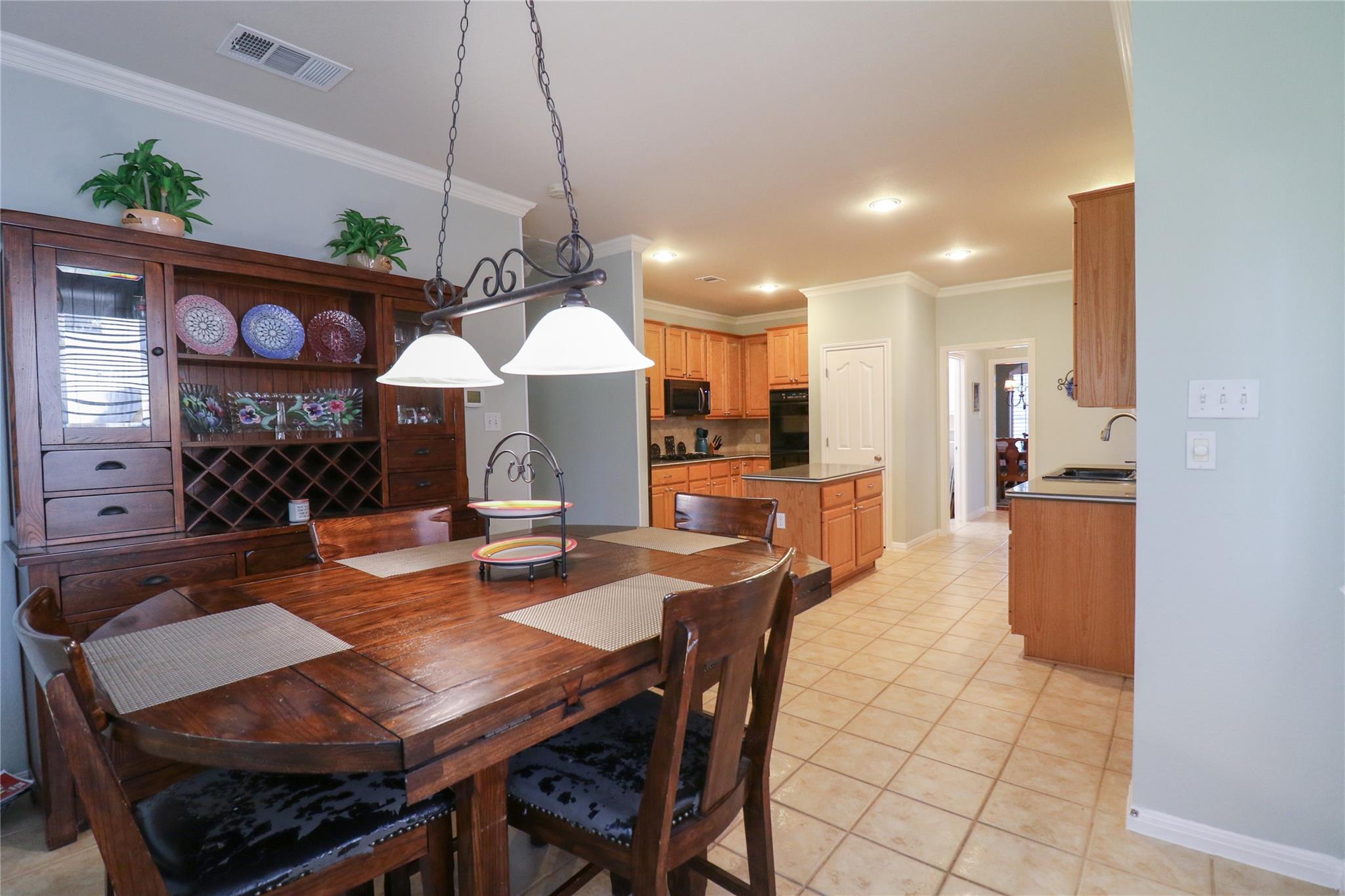 2005 Forest Hill Cv Property Photo 3