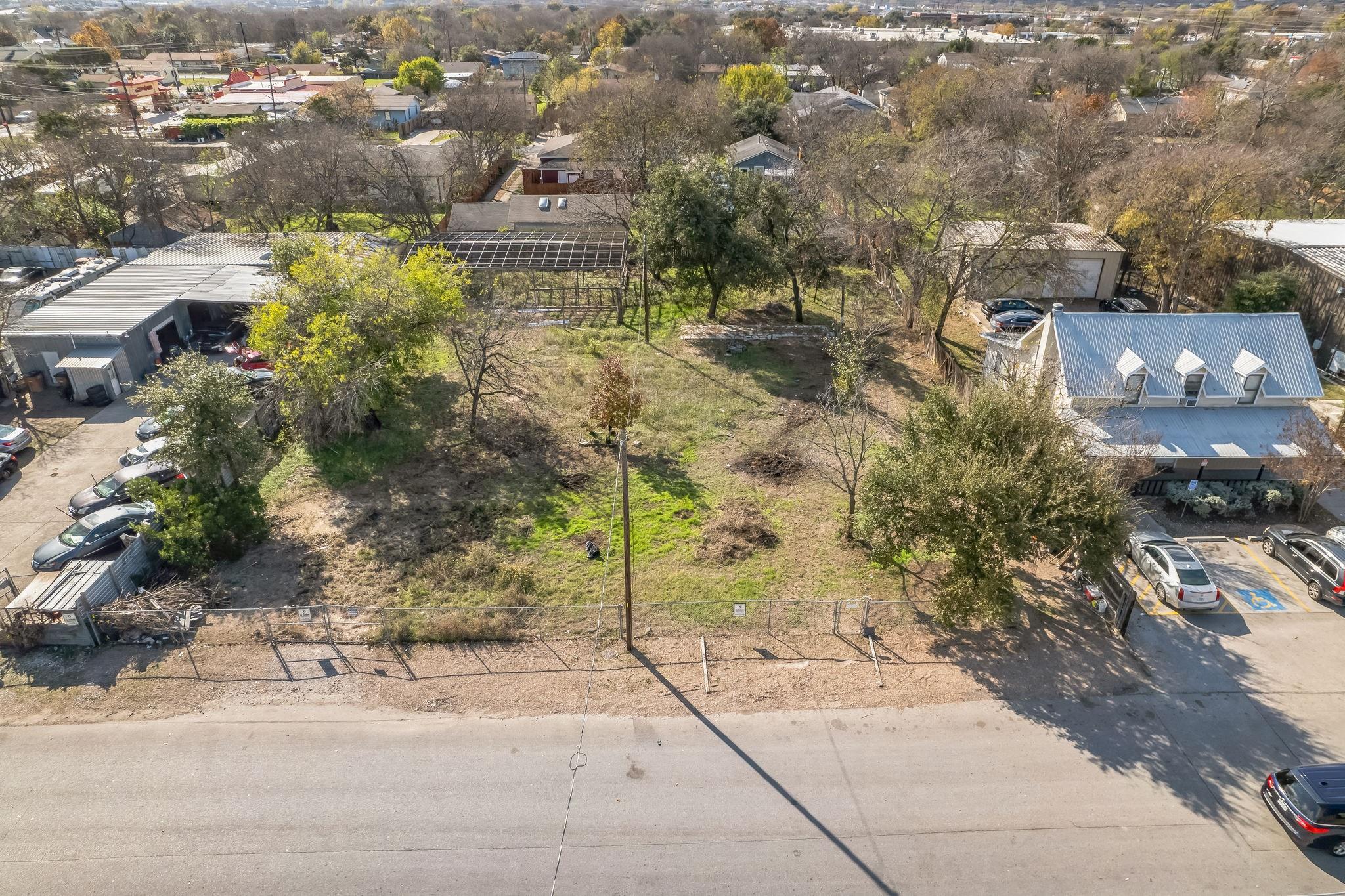 301 & 303 Ferguson Dr Property Photo 10