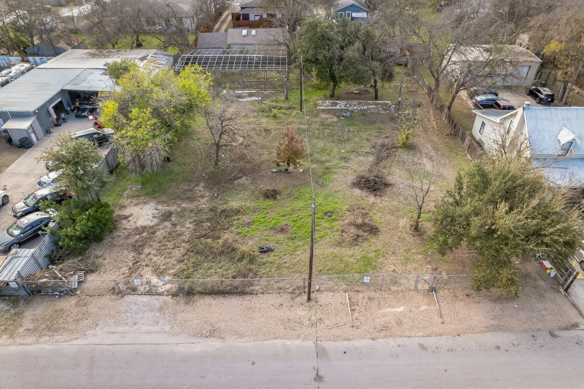 301 & 303 Ferguson Dr Property Photo 17