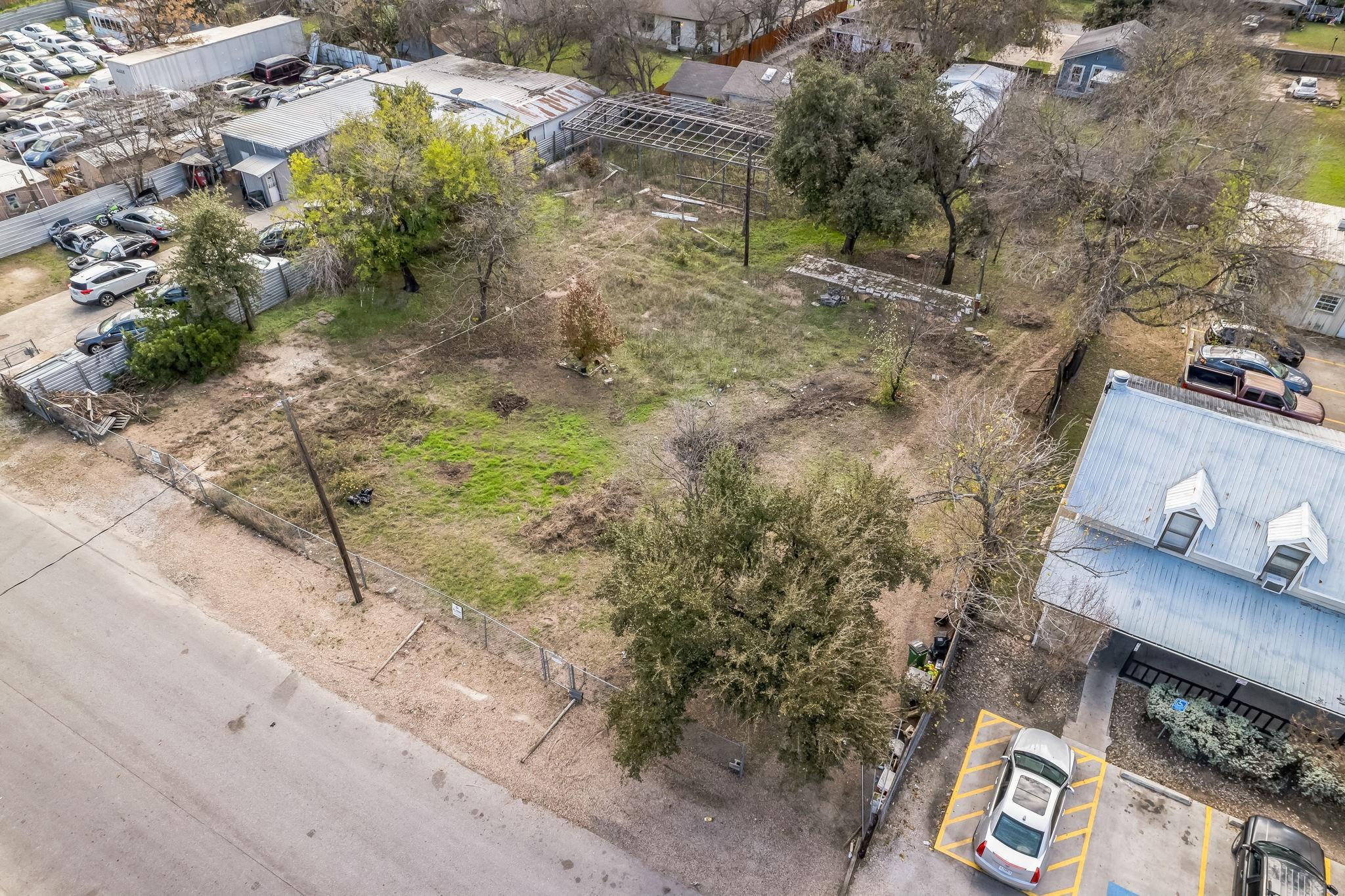 301 & 303 Ferguson Dr Property Photo 18