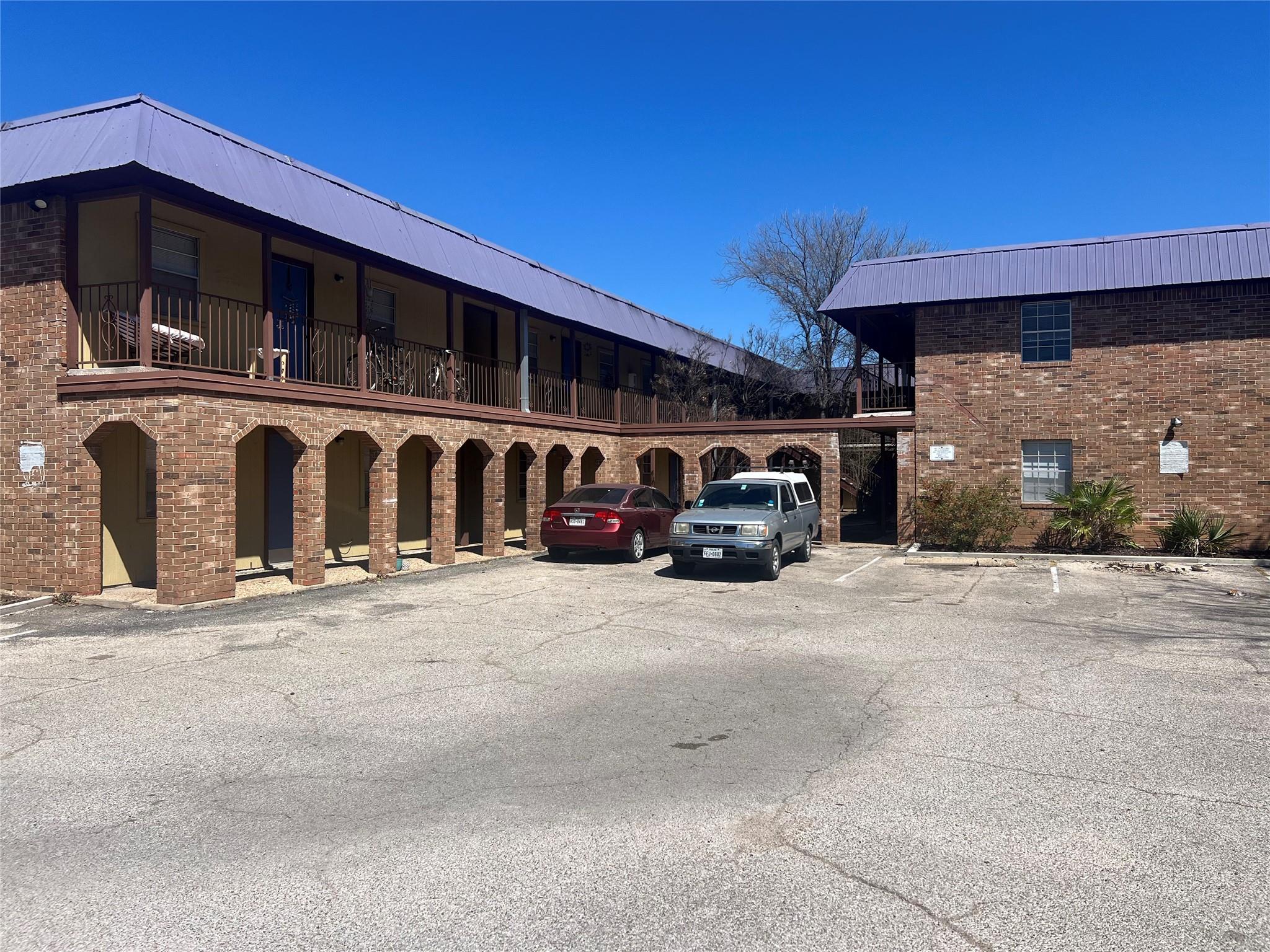 1410 W North Loop Blvd #102 Property Photo 3